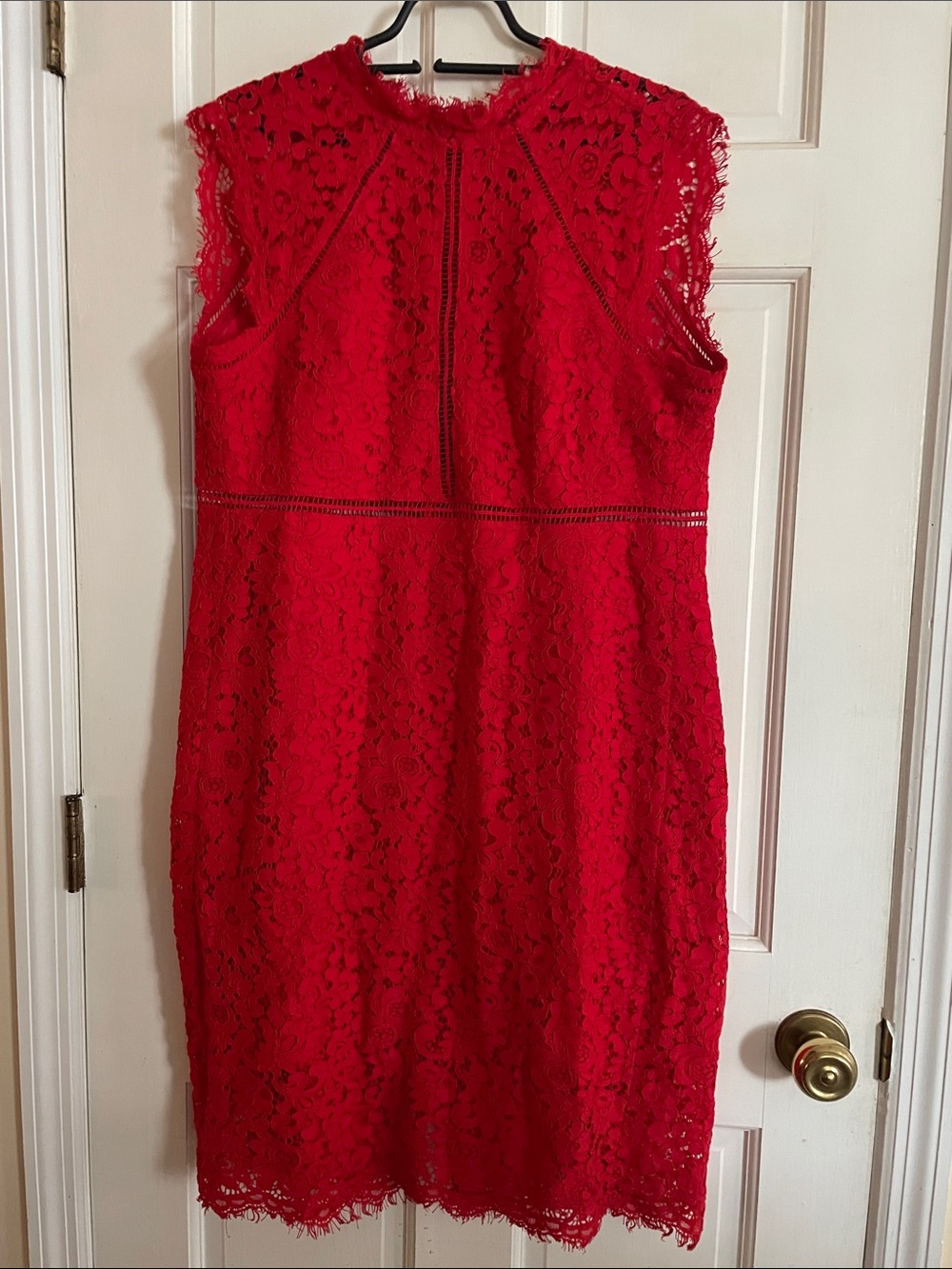 Elegant Sleeveless Red Lace Midi Dress